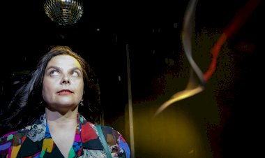 Amarelo Silvestre ocupa palco do Teatro Viriato com guarda-fatos e muitos segredos