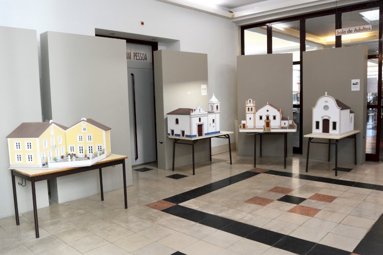 Maquetes de madeira em exposição na Biblioteca de Cantanhede