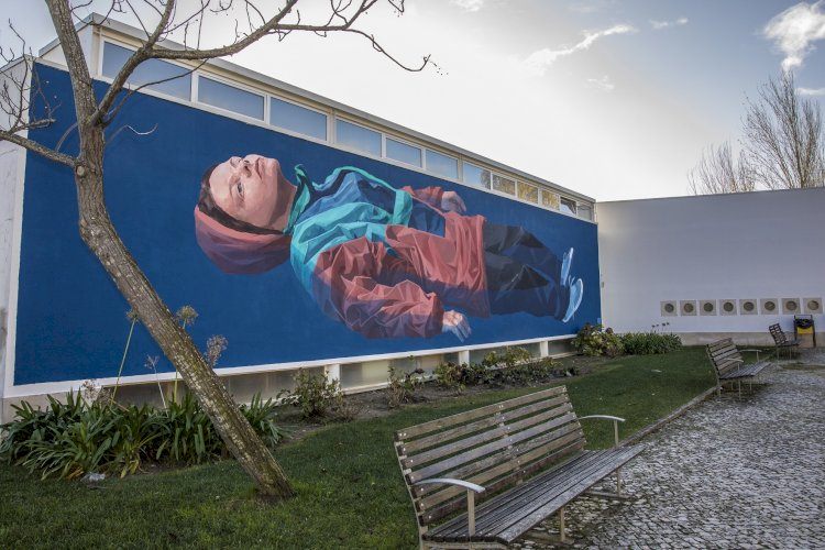 Concluído o mural de Jorge Charrua na Biblioteca de Pinhal Novo