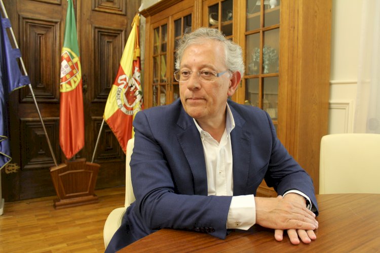 Faleceu Almeida Henriques, presidente da Câmara de Viseu, vítima de Covid-19