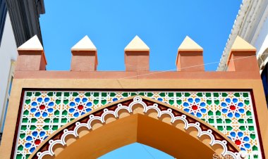 Silves Medieval veste cidade com cores e adereços de outrora