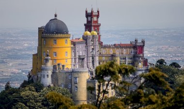 Recolha de fotografias e bilhetes postais ilustrados para conhecer Sintra