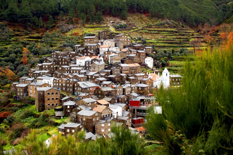 Lendas da Estrada Real da Aldeia Histórica do Piódão ganham vida em dia de festa e animação