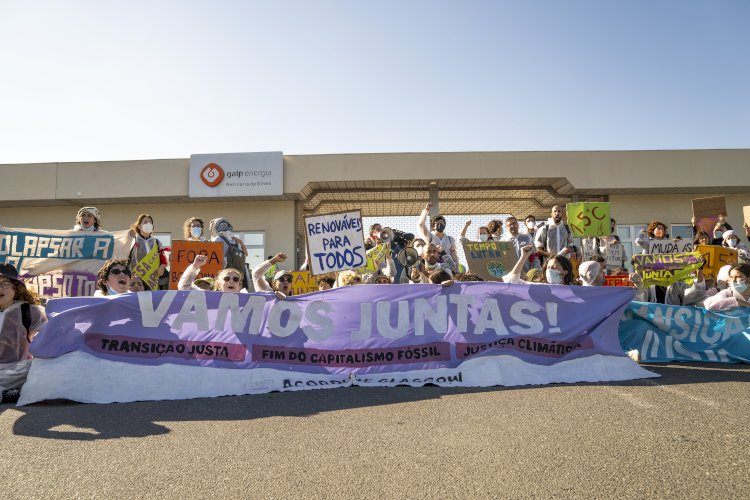 Climáximo consegue bloquear  Refinaria da Galp em Sines com acção não violenta