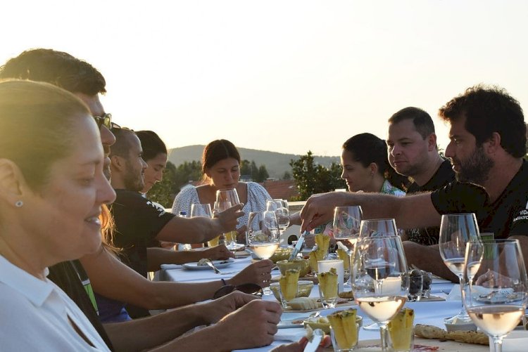 “À Mesa também se Canta” na Marinha Grande