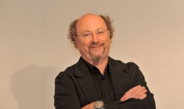 Eduardo M. Raposo apresenta livro “Amor e Vinho”