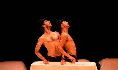 Peça "O Fim Do Fim" no palco Teatro-Cine de Terres Vedras