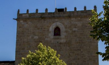 Exposição “O mundo colorido de Mina Gallos” na Torre Medieval