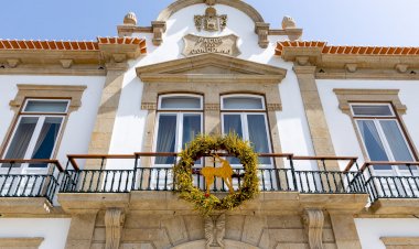 Centro Histórico de Cerveira ornamentado com "As Maias"
