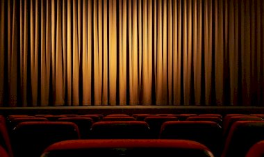 Teatro “Auto da Barca do Inferno” em cena na Praça da República, em Sardoal