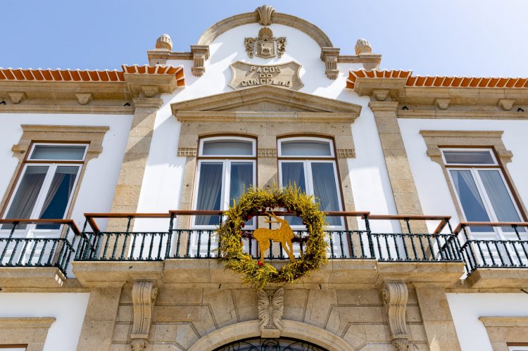 Centro Histórico de Cerveira ornamentado com "As Maias"