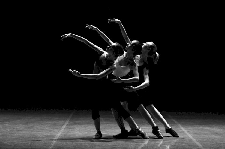 Dança tradicional revisitada no Centro Cultural Olga Cadaval