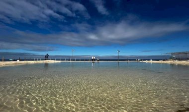 Primeira piscina aquecida do país integrada numa praia abre ao público este sábado