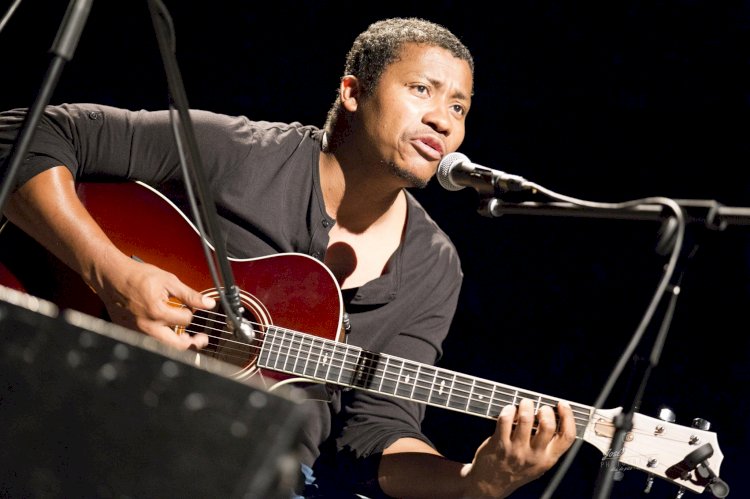 Tcheka, músico cabo-verdiano volta à ilha do Pico