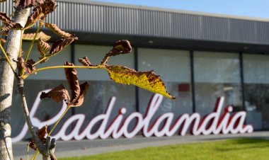 Fátima Lopes apresenta livro na Radiolândia