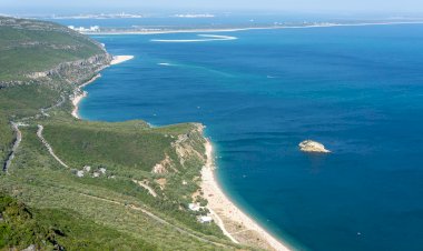 100 anos após o seu nascimento, recordemos Saramago - Uma das mais belas praias do mundo