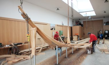 Novo barco moliceiro em construção no Estaleiro-Museu do Monte Branco