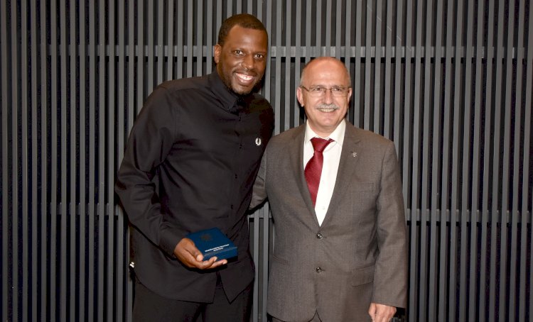 Município de Loulé congratula-se com atribuição de  Globo de Ouro a Dino D’Santiago