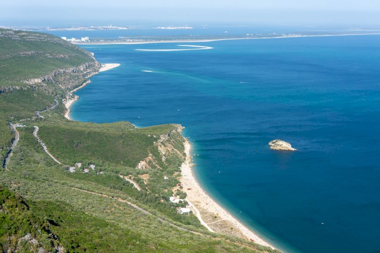 100 anos após o seu nascimento, recordemos Saramago - Uma das mais belas praias do mundo