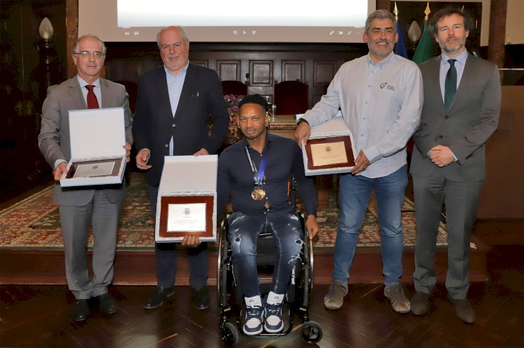 Câmara homenageou campeões de andebol em cadeira de rodas