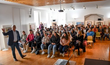 Biblioteca Municipal Afonso Duarte lotada para ouvir falar de Saramago
