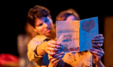 Teatro "KAMARÁD" no Teatro-Cine de Torres Vedras