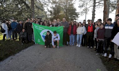 Bandeira Verde Eco-Escolas hasteada na Escola Secundária Lima-de-Faria