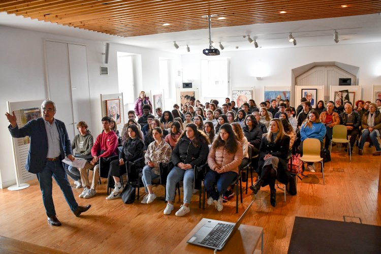 Biblioteca Municipal Afonso Duarte lotada para ouvir falar de Saramago