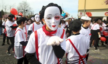 Gigantones e grupo de samba são convidados do Carnaval das Escolas