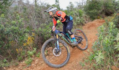 Sauro Agostinho e Sophie Bagnall entram a ganhar