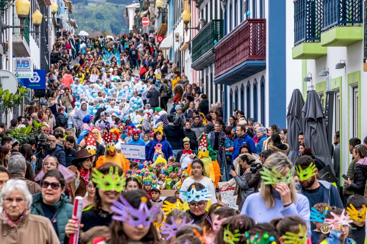 Cerca de 640 crianças celebraram o Carnaval na Praia da Vitória