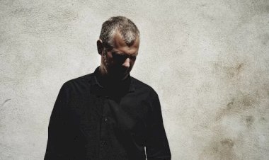 Matt Elliott inaugura abril do M.Ou.Co. e The Slow Readers Club fecha o mês