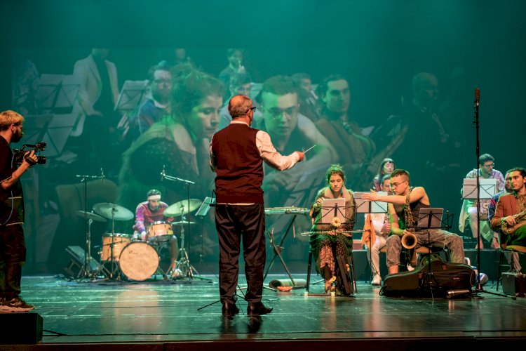 Um "Ensaio de Orquestra" encenado por Tónan Quito reúne um elenco de intérpretes de luxo com músicos do Hot Clube de Portugal