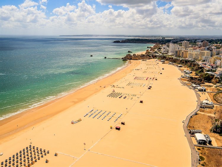 Praia da Rocha volta a ser distinguida com o Prémio Cinco Estrelas Regiões