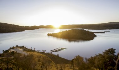 Praias da Albufeira do Azibo voltam a ostentar Bandeira Azul e Galardão de Ouro da Quercus