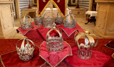 Coroas anunciaram a Festa dos Tabuleiros e apadrinharam a reabertura da igreja de S. João