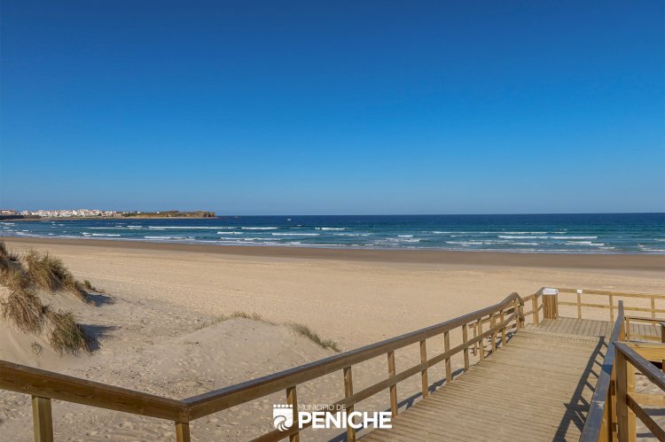 Praias de Peniche distinguidas com Bandeira Azul