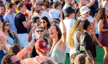 Albufeira Sounds Sunset reúne 50 mil pessoas na Praça dos Pescadores