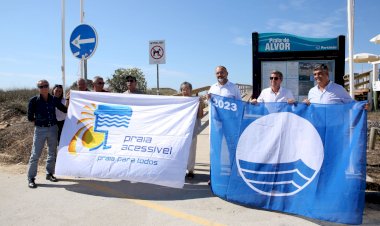 Praias de Portimão hasteiam pelo 36º ano consecutivo a Bandeira Azul
