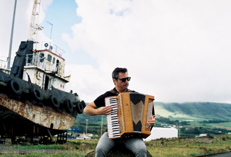 A próxima estação da (fabulosa) “Viagem” do acordeão de Nuno Carpinteiro é a Casa da Música