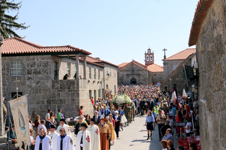 Santuários, espaços de fé e história