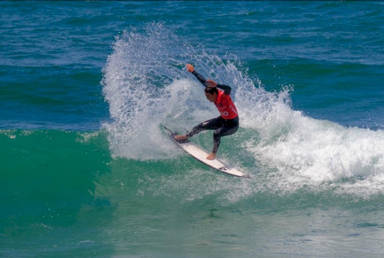 Liga MEO Surf: Tomás Fernandes e Gabriela Dinis destacam-se no dia inaugural do Allianz Ericeira Pro