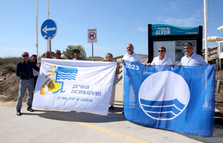 Praias de Portimão hasteiam pelo 36º ano consecutivo a Bandeira Azul