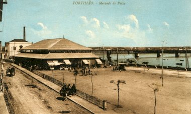 Exposição na Praça Teixeira Gomes propõe passeio pela história do postal ilustrado em Portimão