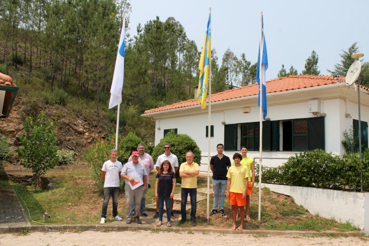 Bandeira Azul e Bandeira Praia Acessível hasteadas nas Praias Fluviais do Bostelim e de Fernandaires