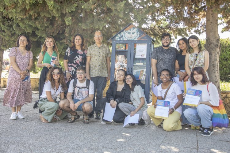 Chegou a Biblioteca de Rua "Livros para Tod@s” - visite e leve um livro!