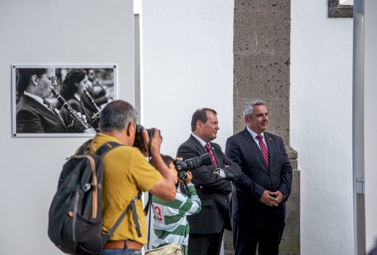 Pedro Nascimento Cabral destaca olhar fotográfico sobre “a devoção e amor” ao Espírito Santo da exposição ‘Divino em Objectiva’