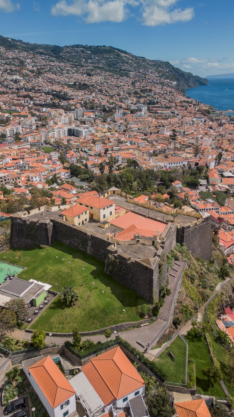 As pedras que defenderam a Madeira