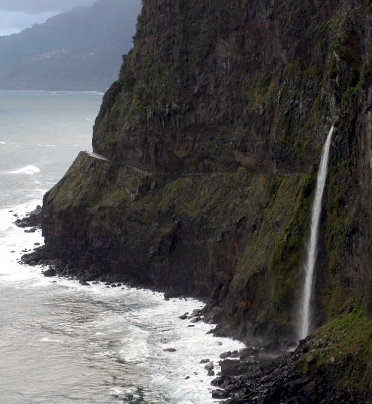 Cascata do Véu da Noiva em Porto Moniz