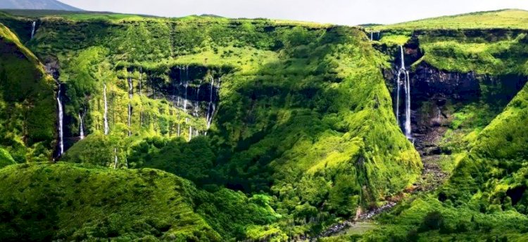 Cascata da Ribeira Grande na Ilha das Flores